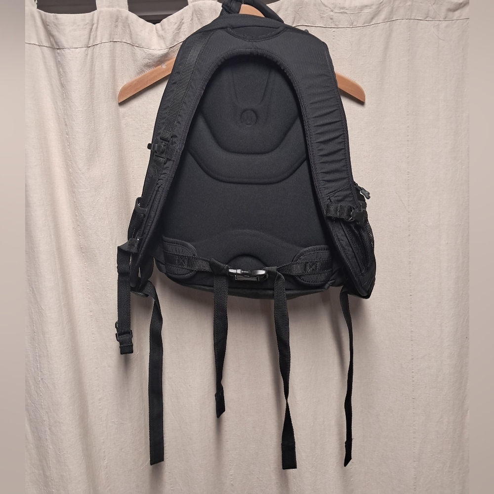 Lululemon Cruiser Backpack - Picture 2 of 7
